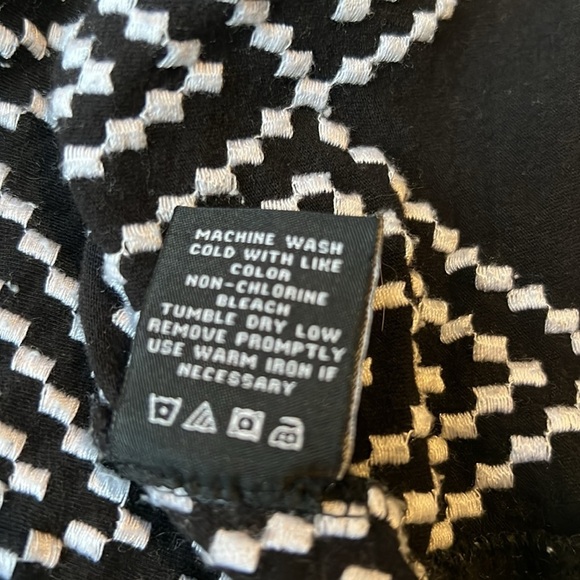 BCBGmaxazria black/white embroidered fitted short sleeve long top - Picture 7 of 11